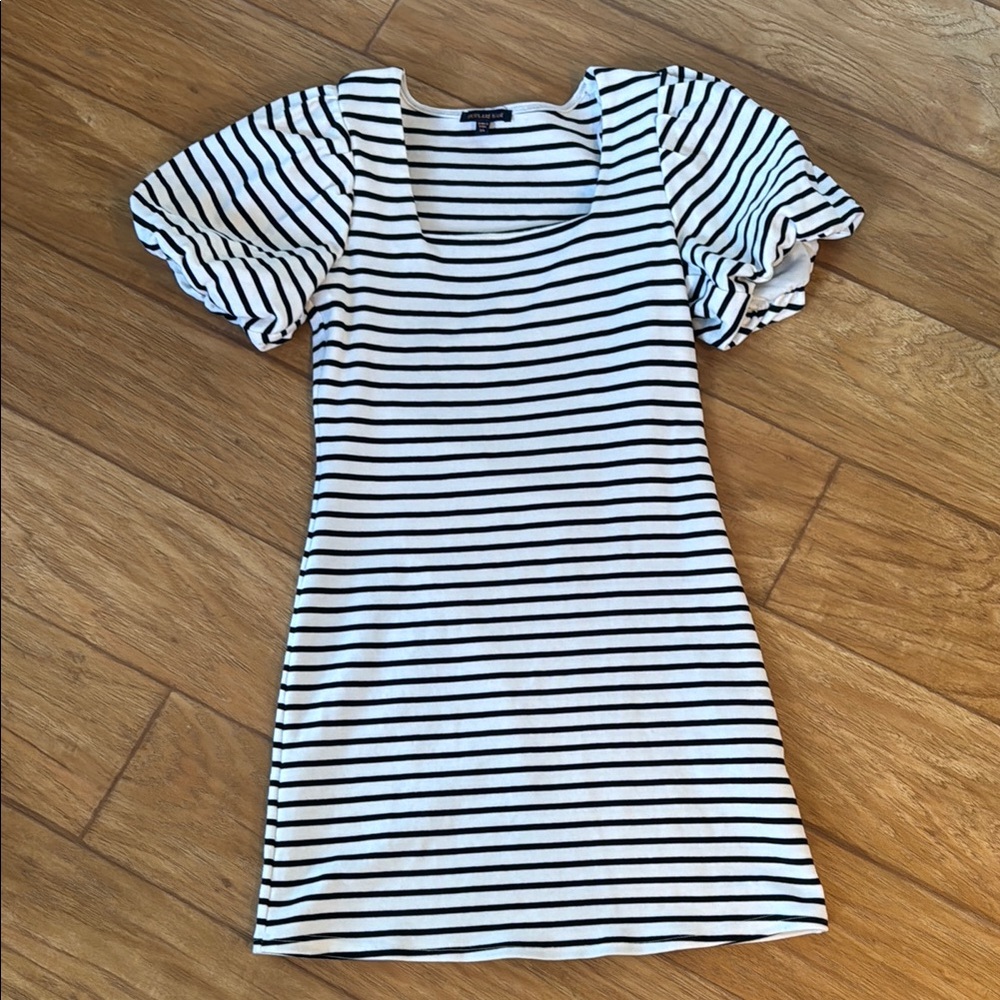 {Skies are Blue} Striped Puff Sleeve Dress